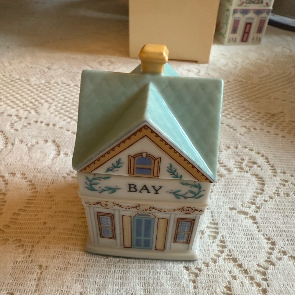 Lenox Spice Village Fine Porcelain Decor Bay